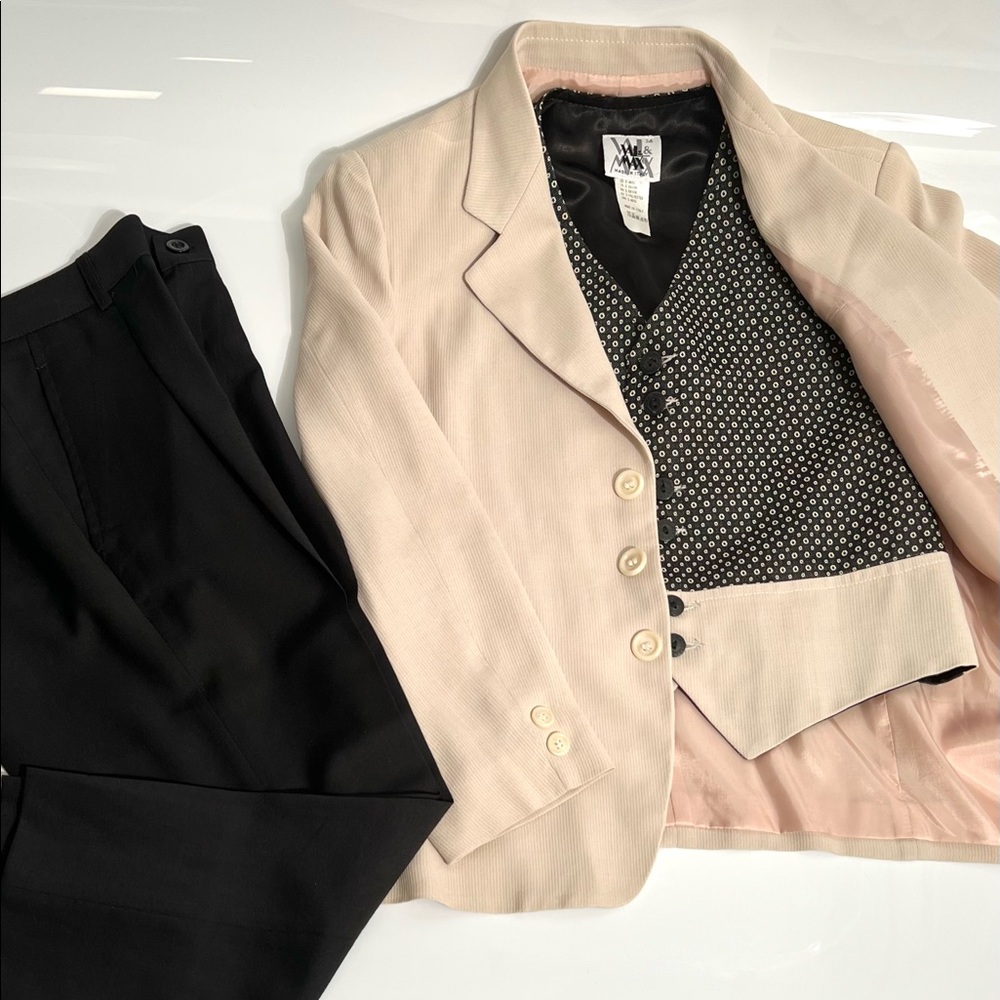 Italian Designer, Val Max Boys 3 Piece Suite Beige & Black Size 8 NEW